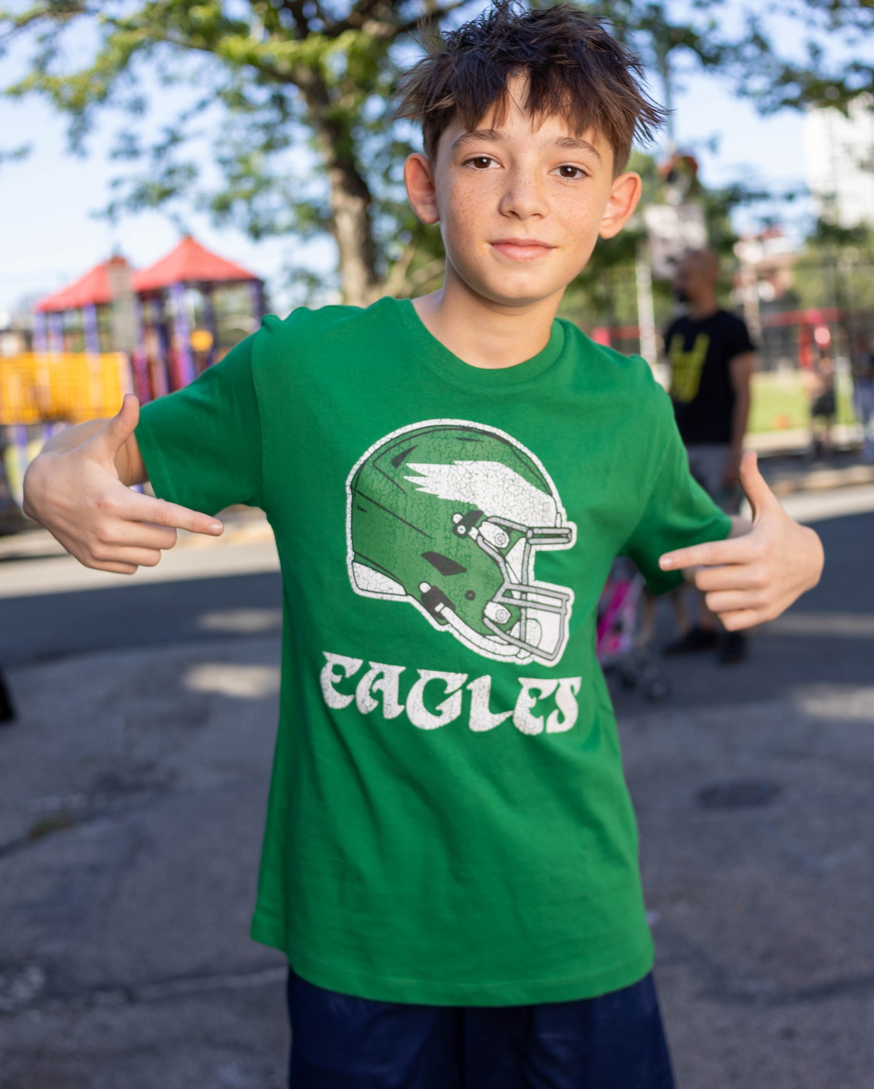 Philadelphia Eagles Throwback Helmet Kelly Green Youth T-shirt