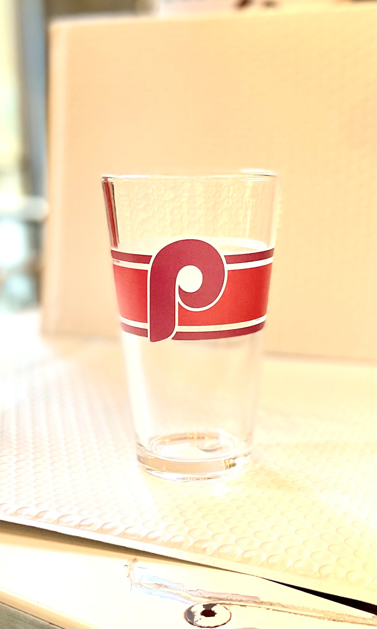 Philadelphia Phillies 16oz. Retro Pint Glass