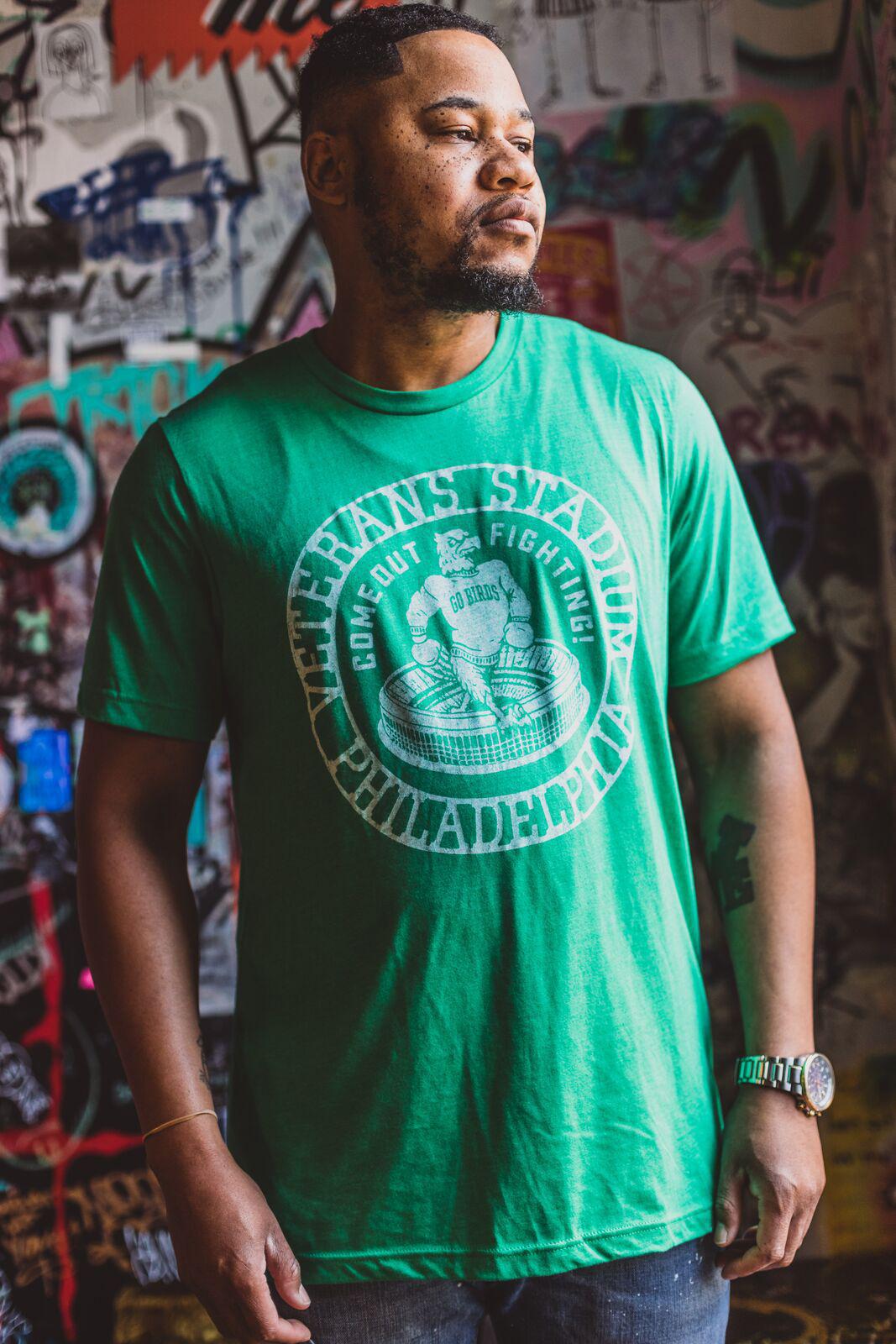 eagles gear Vintage Philadelphia Eagles (Shirt + Hat + Book) Bundle
